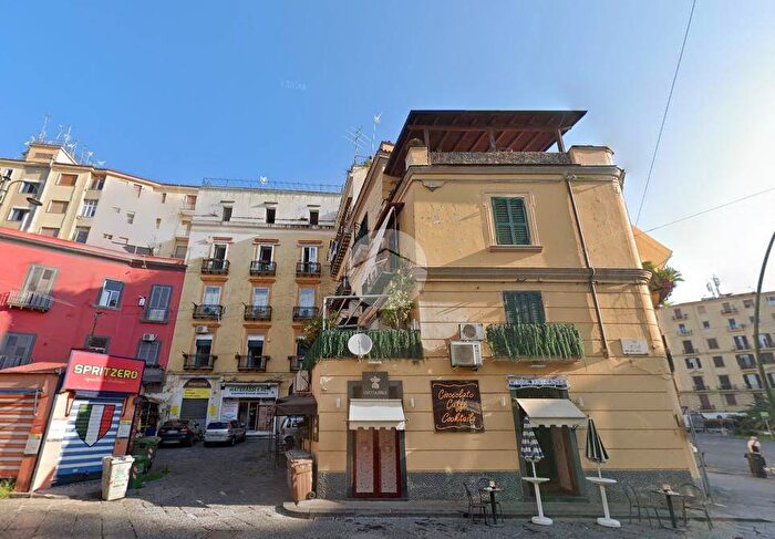 Appartamento trilocale in affitto in Largo Antignano, Vomero, Napoli