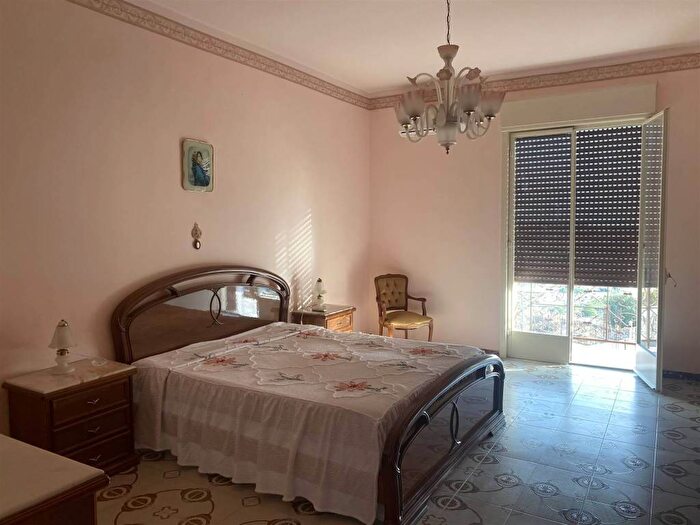 Casa quadrilocale in affitto in Naro