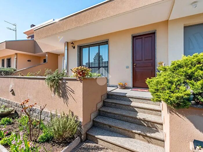 Casa trilocale in vendita in Via Don Luigi Repetti, Rescaldina