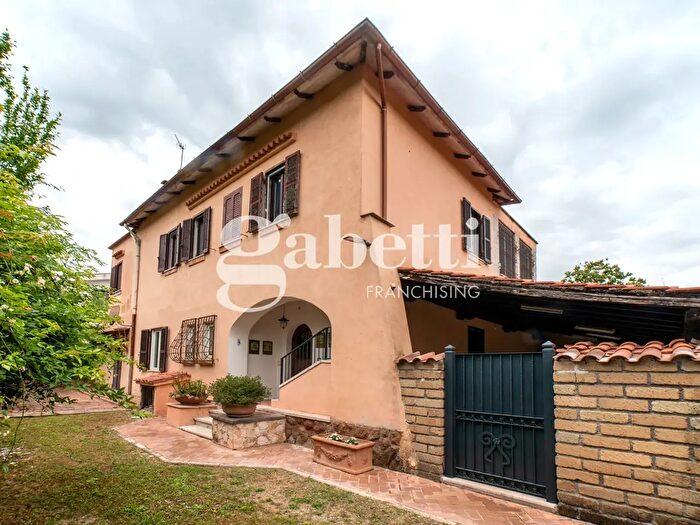 Casa quadrilocale in vendita in Via Lago Santo, Roma