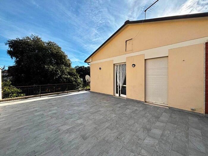 Appartamento trilocale in affitto in Via Cesare Battisti, Centro, Ponsacco