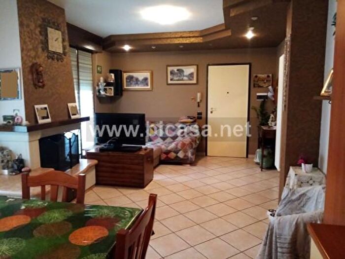 Appartamento con 6 locali in vendita in Via Livorno, Vallefoglia