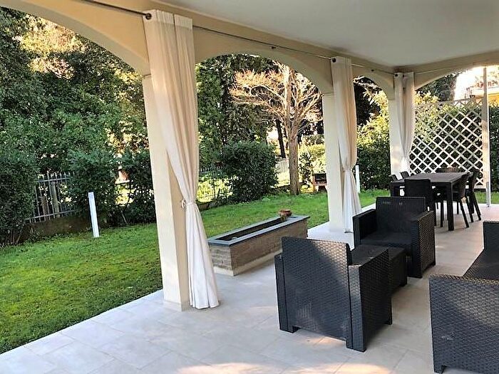 Casa con 9 locali in vendita in a Pisa, Massa