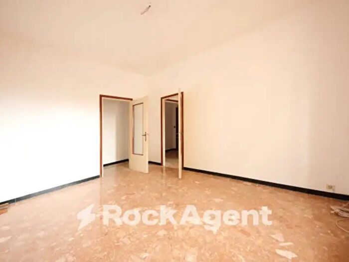 Appartamento quadrilocale in vendita in Via Santa Maria Assunta di Nervi, Genova