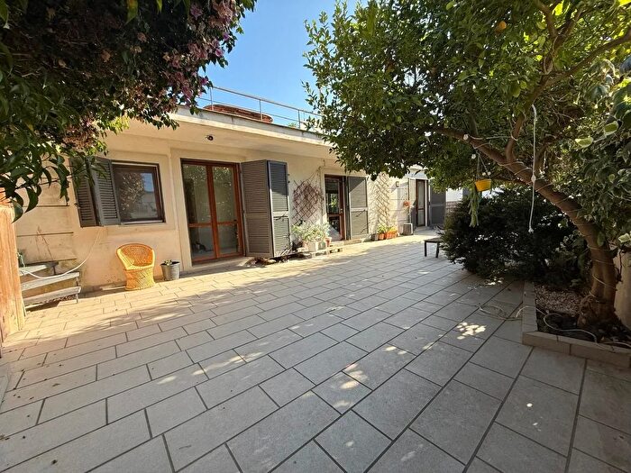 Appartamento con 6 locali in vendita in Via Alfano, Napoli