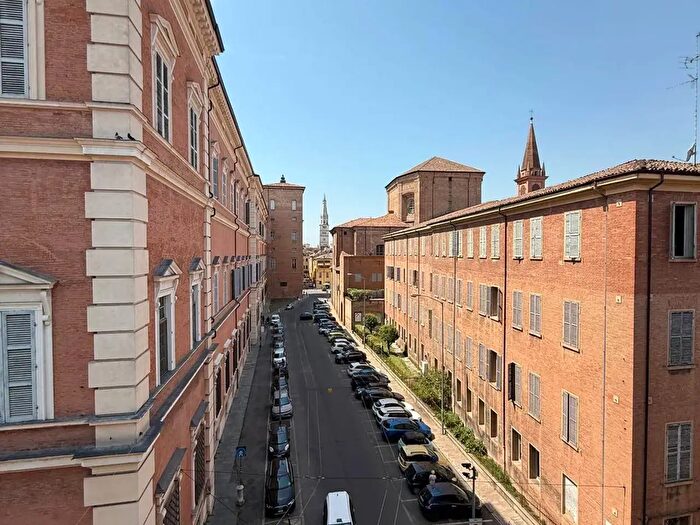 Appartamento quadrilocale in vendita in Modena