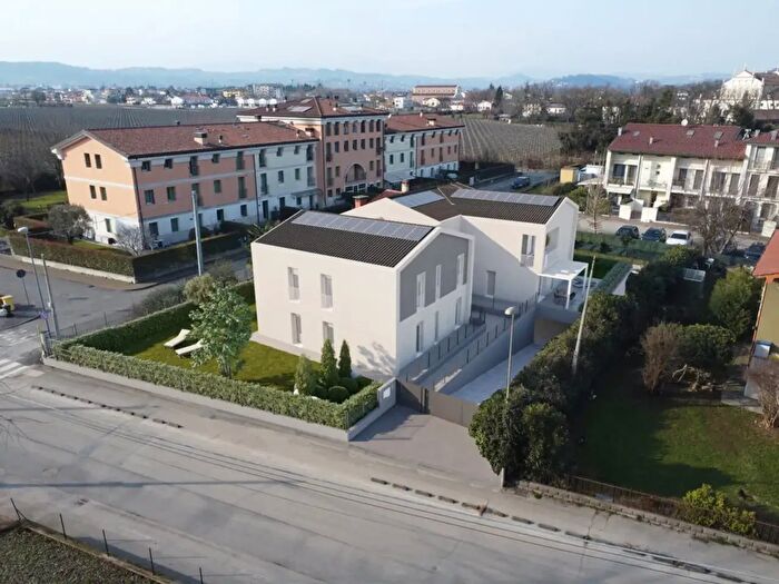 Appartamento trilocale in vendita in Via Giuseppe Mazzini, Altavilla Vicentina