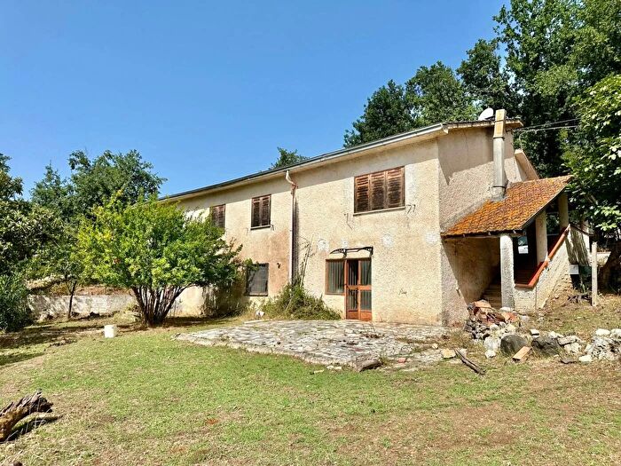 Casa quadrilocale in vendita in Via Calvello Giuliano di Roma, Giuliano Di Roma