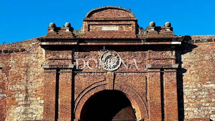 Appartamento con 6 locali in vendita in Siena Si, Siena