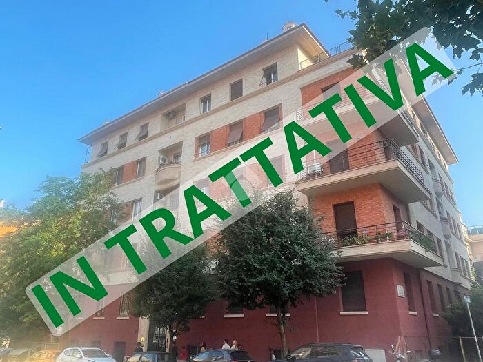 Appartamento con 5 locali in vendita in Via Lorenzo Il Magnifico, Roma