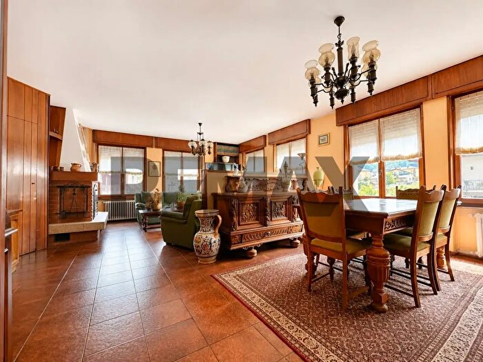 Casa con 12 locali in vendita in Via Vittorio Veneto, Premosello Chiovenda