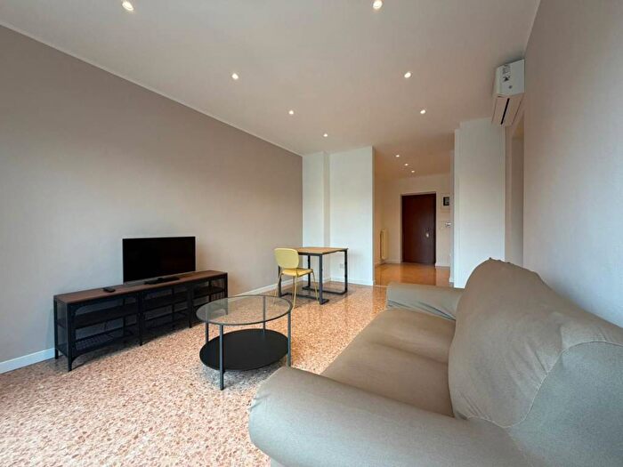 Appartamento trilocale in affitto in Via Adolfo Omodeo, Gallaratese, Milano