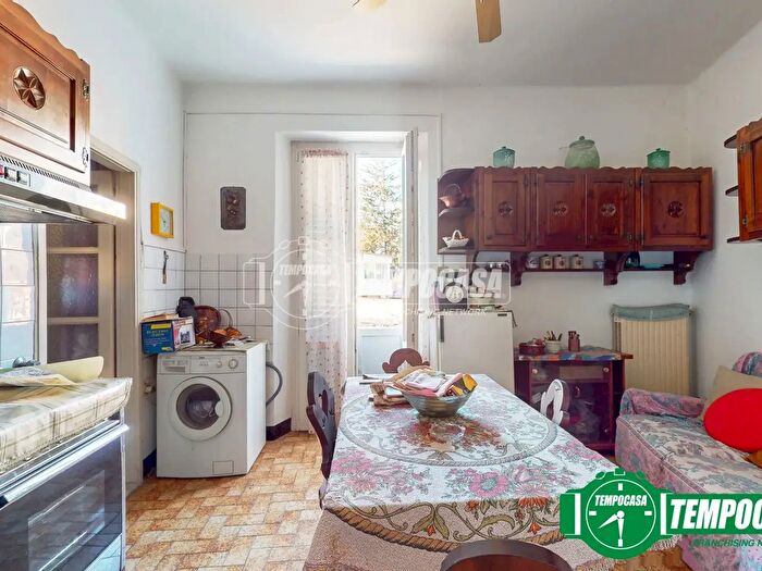 Appartamento trilocale in vendita in Via Francesco Crispi, Acqui Terme