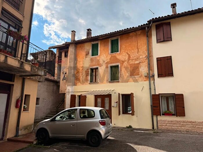 Appartamento con 8 locali in vendita in Via per Nogarè, Belluno