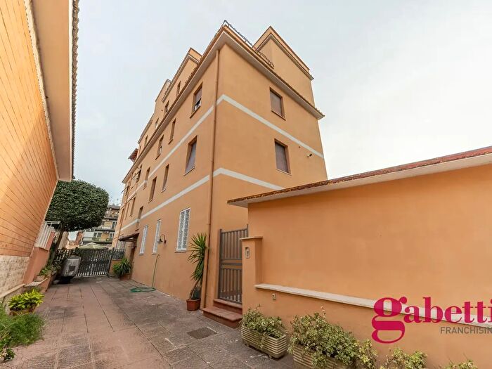 Appartamento trilocale in vendita in Via Ezio Sciamanna, Roma