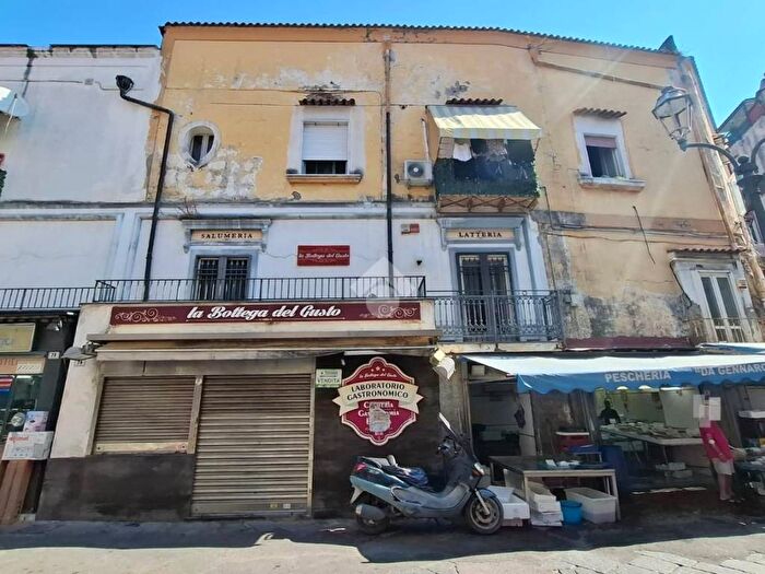 Appartamento trilocale in vendita in Via Guglielmo Marconi, Portici