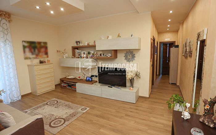 Appartamento trilocale in vendita in Via Giosuè Carducci, Valenzano