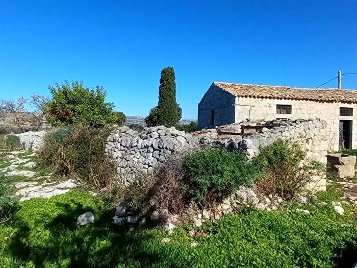 Casa con 6 locali in vendita in Modica