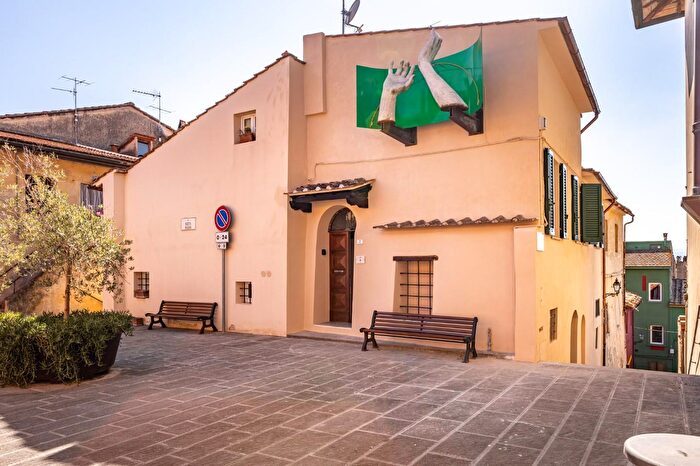 Appartamento con 6 locali in vendita in Peccioli