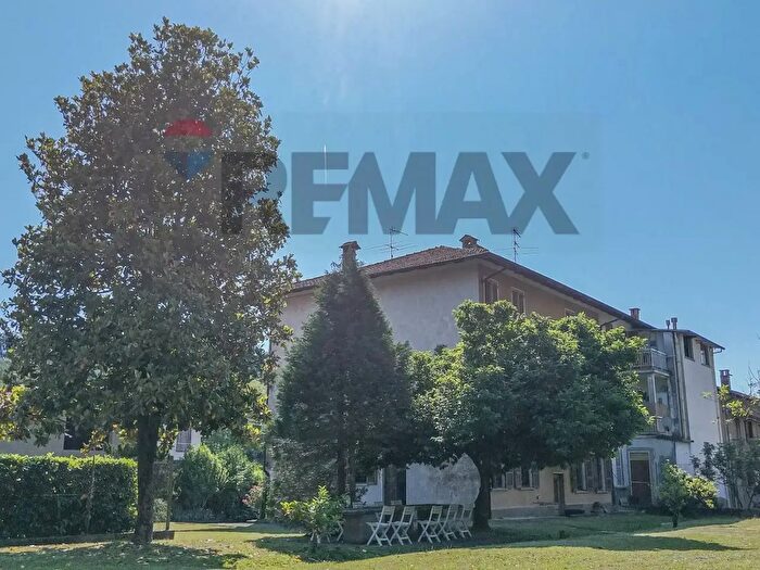 Casa con 7 locali in vendita in Via Torino, Villa Del Bosco