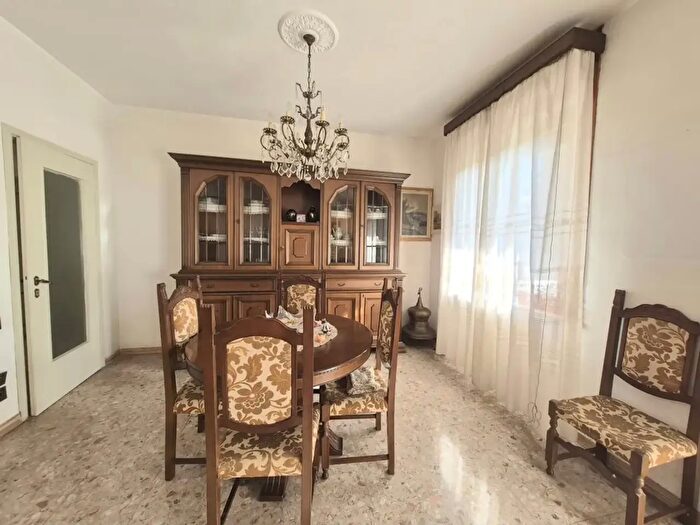 Appartamento con 6 locali in vendita in Via Kyoto, Firenze