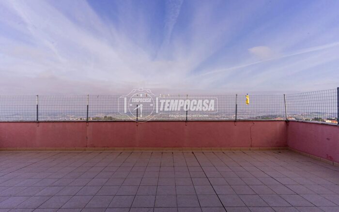 Appartamento con 6 locali in vendita in Via Francesco Sforza, Macerata