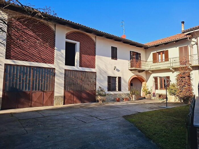 Casa con 10 locali in vendita in Via Serra, CastellAlfero