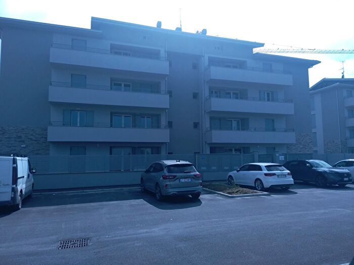 Appartamento quadrilocale in vendita in Via Frattini, Modena