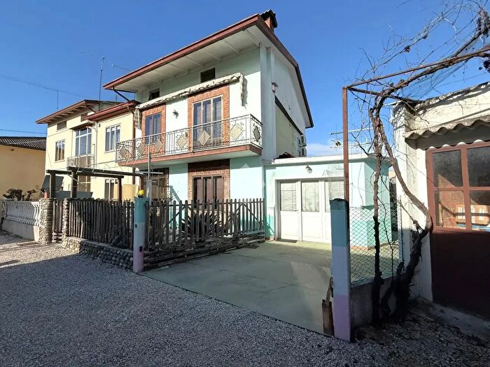 Casa con 6 locali in vendita in San Martino Di Lupari