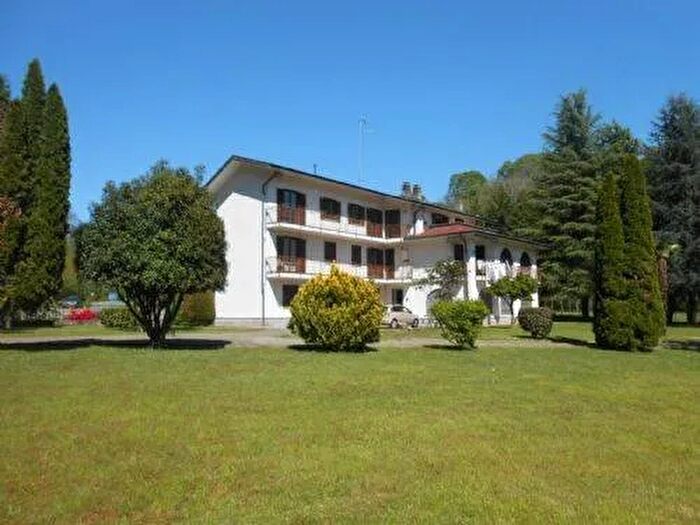 Casa con 12 locali in vendita in a Due Passi dal Centro Storico Invorio, Invorio