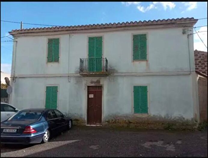 Casa con 6 locali in vendita in Via Efisio Marini, Sedilo