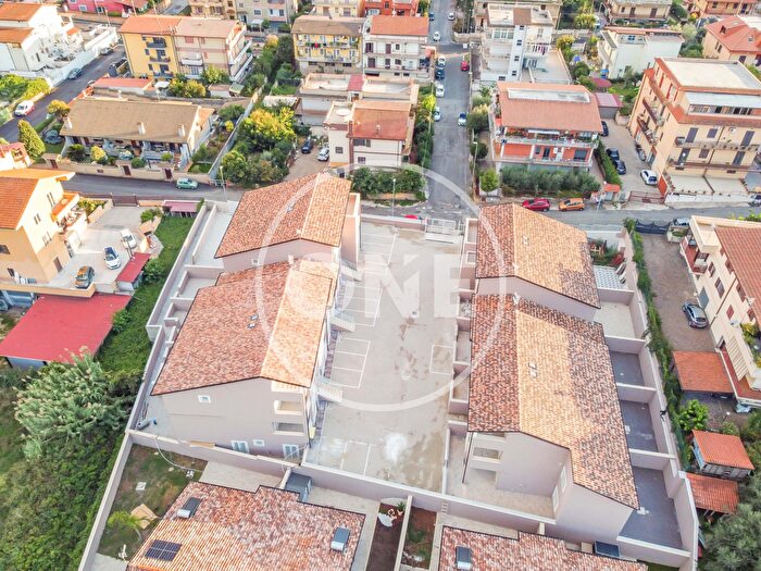 Appartamento con 5 locali in vendita in Via Sortino, Roma