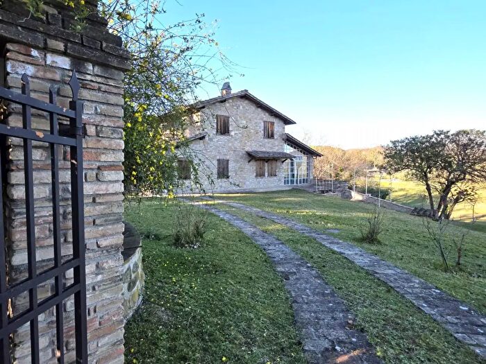 Casa con 6 locali in vendita in Perugia