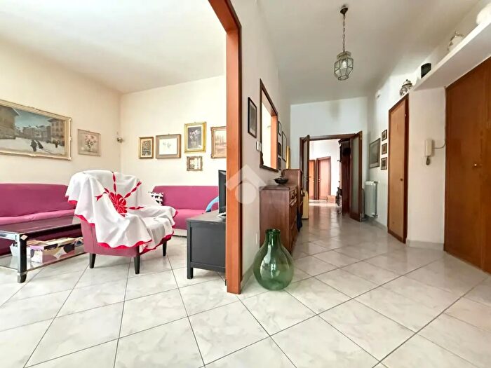 Appartamento con 5 locali in vendita in Via Vicenza, Viterbo