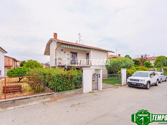 Casa trilocale in vendita in Via Sante Zennaro, Linarolo