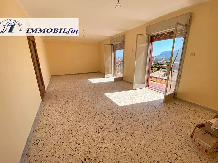 Appartamento con 6 locali in vendita in Via Roma, Ficarazzi