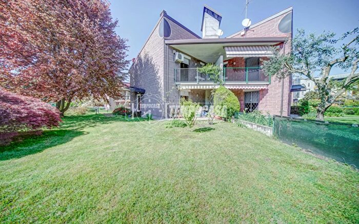 Casa quadrilocale in vendita in Corso della Repubblica, Somma Lombardo