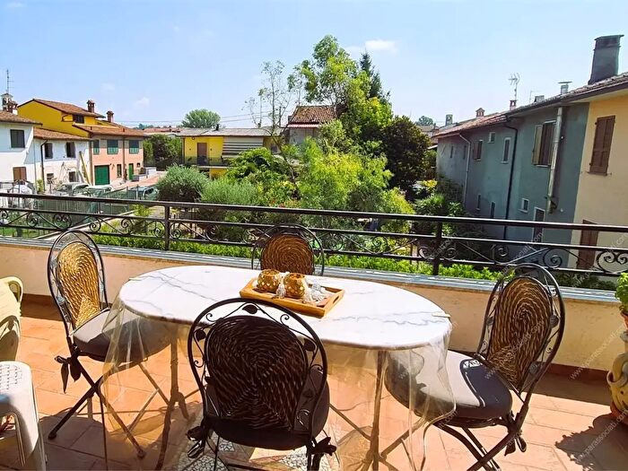 Casa con 10 locali in vendita in Via Camillo Benso Conte di Cavour, Miradolo Terme