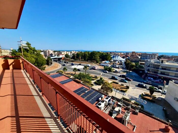 Appartamento trilocale in vendita in Via San Razzino, Mondragone