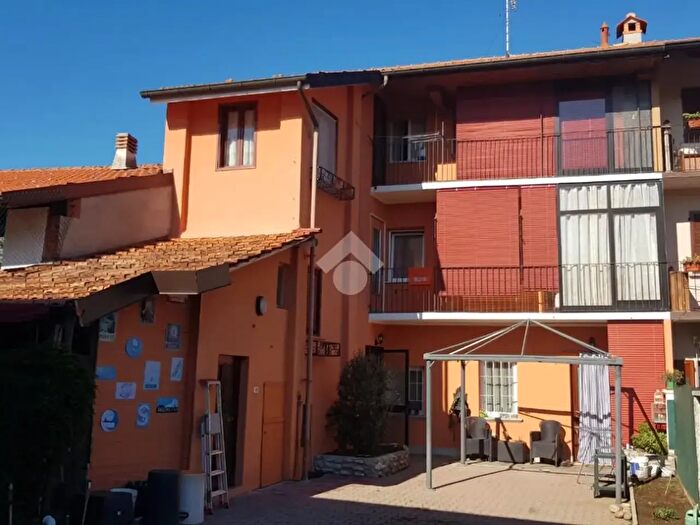 Casa con 5 locali in vendita in Via Orgoglia, Borgo Ticino