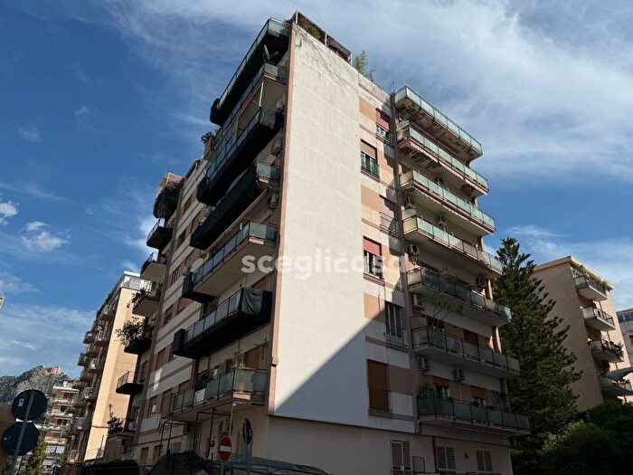 Appartamento quadrilocale in affitto in Via Calabria, De Gasperi Croce Rossa, Palermo