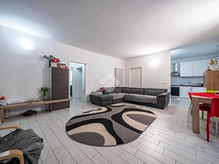 Appartamento trilocale in vendita in Via III Novembre, Nogaredo