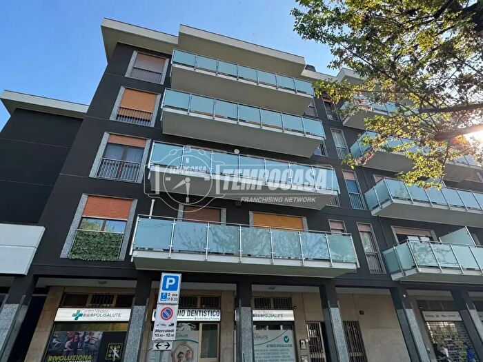 Appartamento trilocale in vendita in Via Alessandro Manzoni, Cologno Monzese