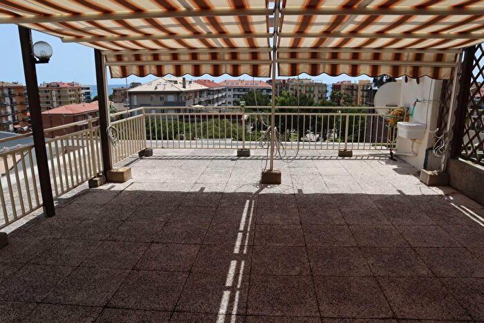 Appartamento trilocale in vendita in Via dei Mille, Andora