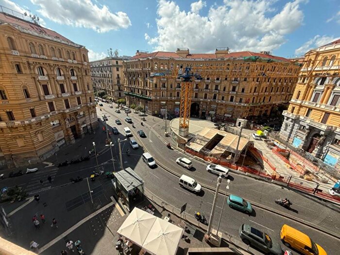 Appartamento bilocale in affitto in Piazza Nicola Amore, Tribunali, Napoli