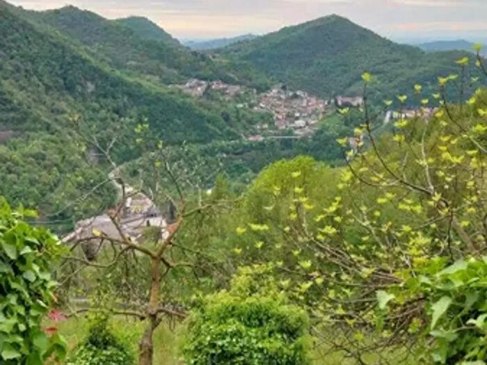 Casa con 6 locali in vendita in Via Caplatti, Ubiale Clanezzo