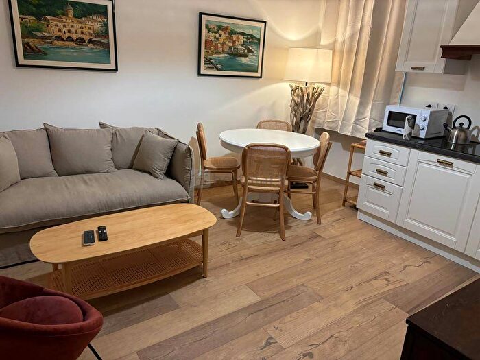 Appartamento quadrilocale in affitto in Vico delle Carabaghe, Molo, Genova