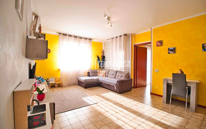 Appartamento trilocale in vendita in Galliate