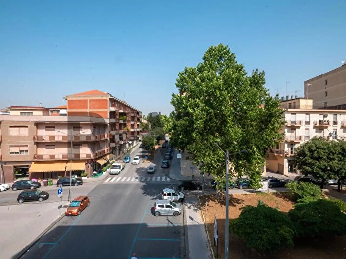 Appartamento con 5 locali in vendita in Viale Dante Alighieri, Caltagirone