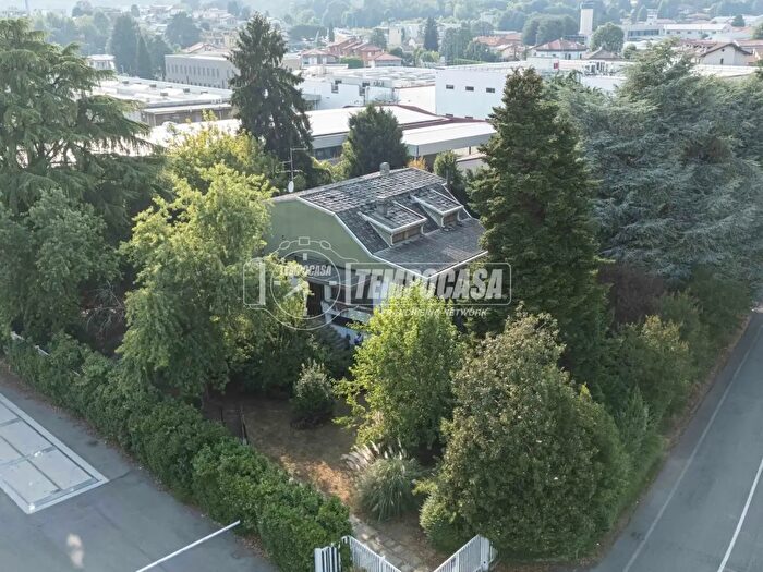 Casa con 10 locali in vendita in Via Donatori di Sangue, Arosio